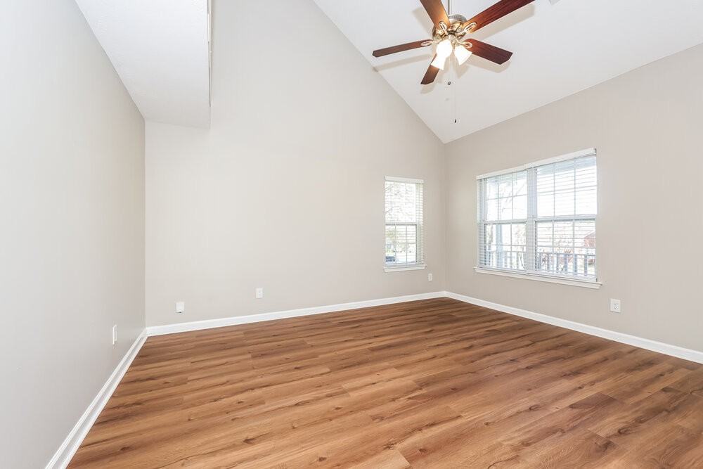 404 Barking Dr - Photo 5 of 18