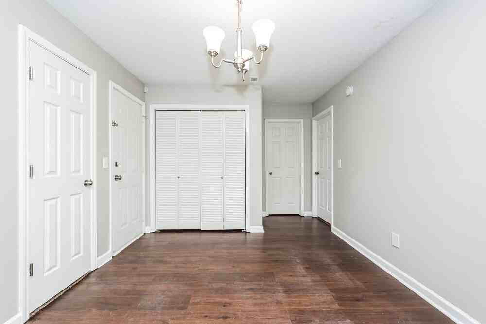 404 Barking Dr - Photo 6 of 18