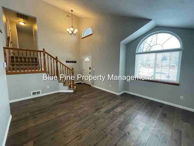 1455 Fox Ct - Photo 3 of 29