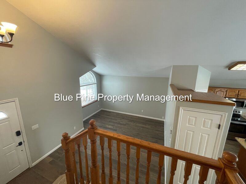 1455 Fox Ct - Photo 4 of 29