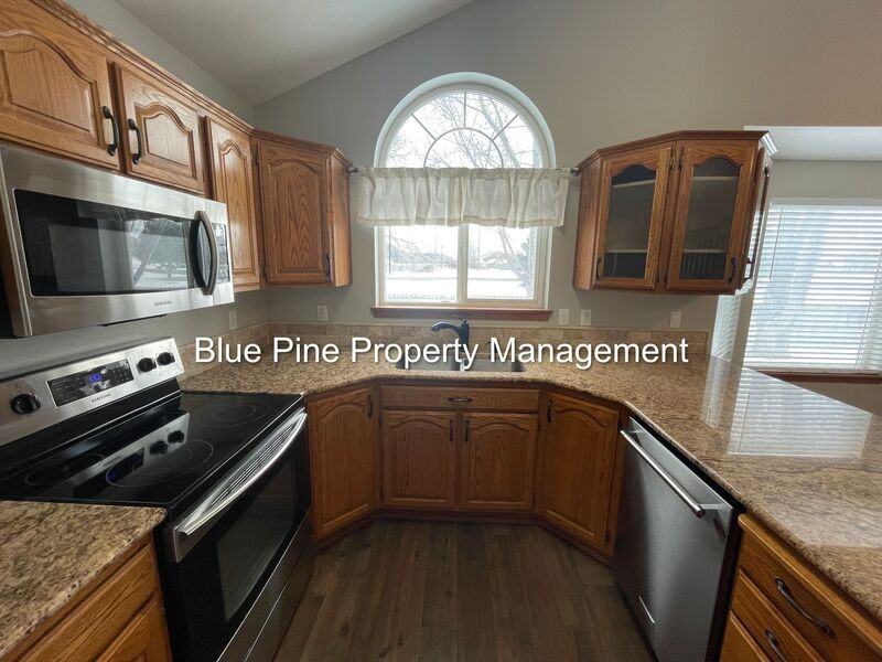 1455 Fox Ct - Photo 6 of 29