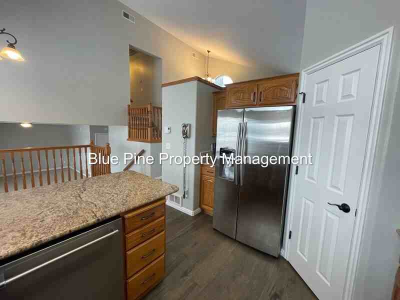 1455 Fox Ct - Photo 7 of 29
