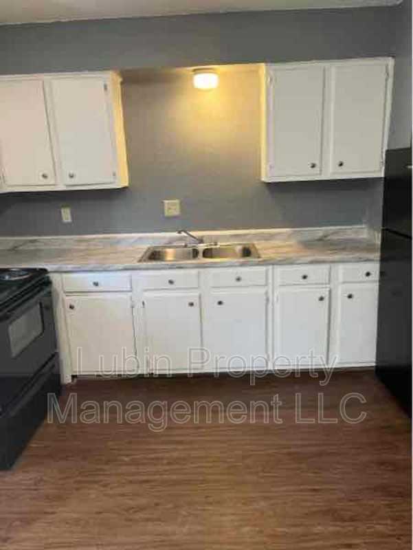 2839 Coach Dr #4 - Photo 3 of 4