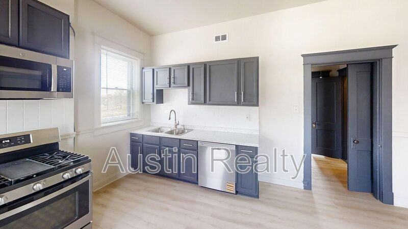 4345 Bates St 2nd Fl - Photo 2 of 8