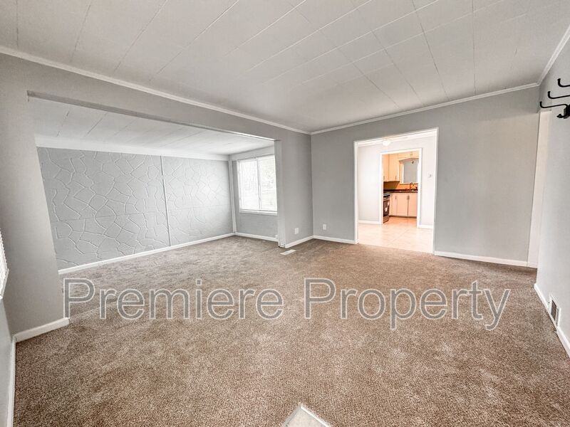 2310 S Hall Rd - Photo 2 of 13