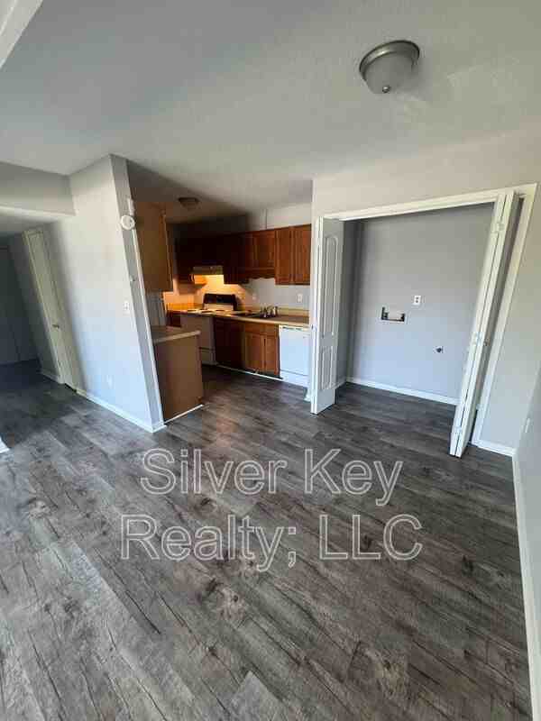 311 Sunset Dr #10 - Photo 3 of 8