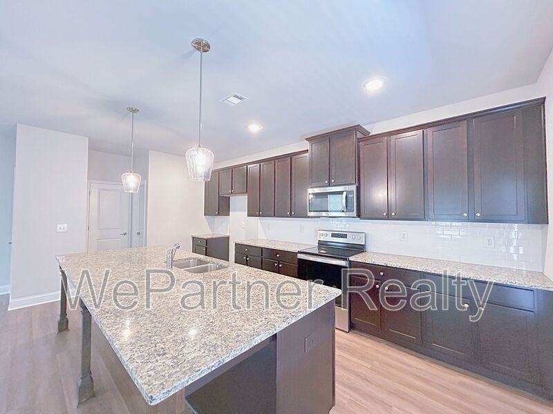 2614 Mills Commons Dr - Photo 2 of 17