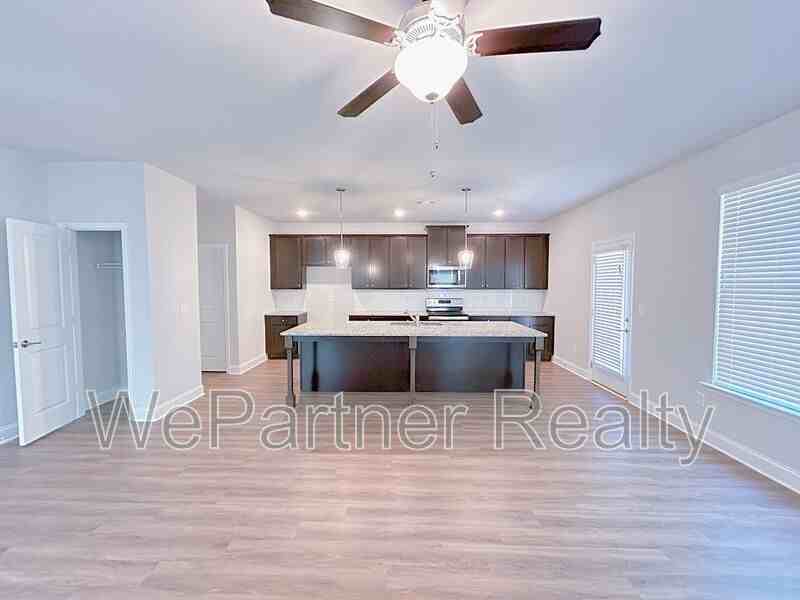 2614 Mills Commons Dr - Photo 3 of 17