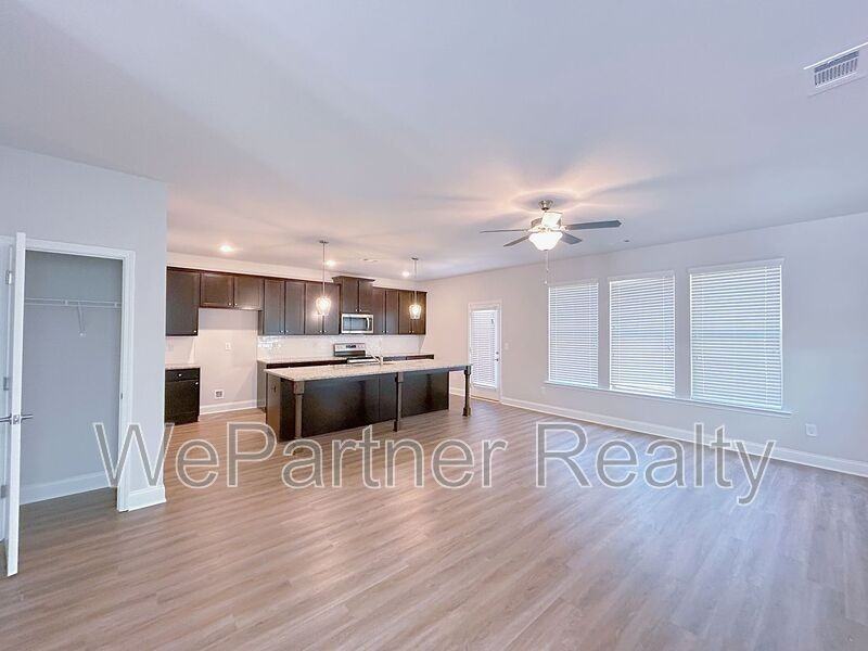 2614 Mills Commons Dr - Photo 4 of 17