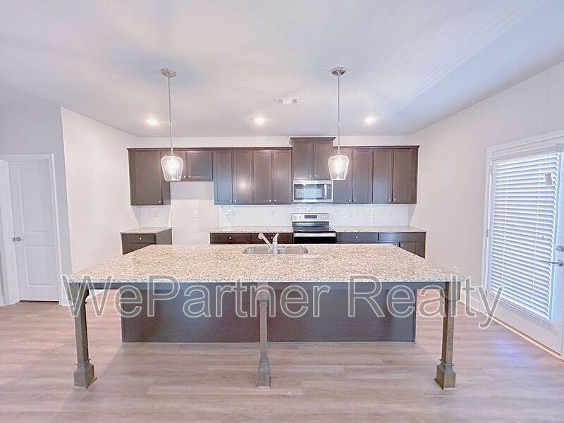 2614 Mills Commons Dr - Photo 7 of 17