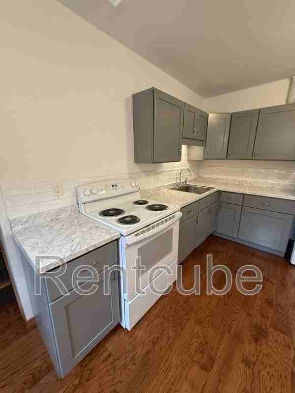 626 University Ave #2 - Photo 3 of 20