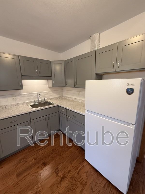 626 University Ave #2 - Photo 4 of 20