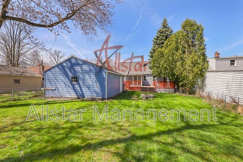 983 Clinton Ave - Photo 2 of 40