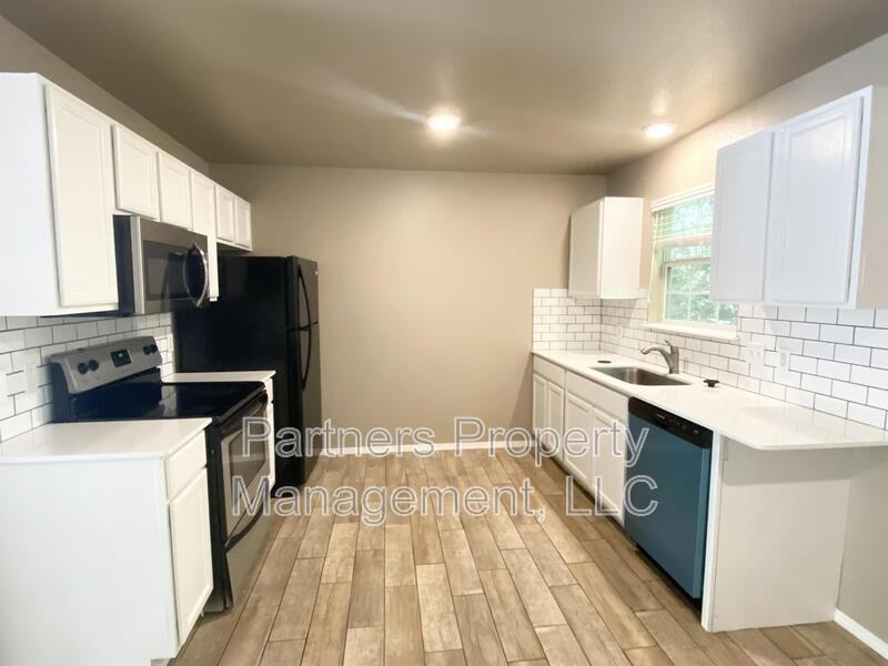 1534 N Addington Ave - Photo 2 of 12