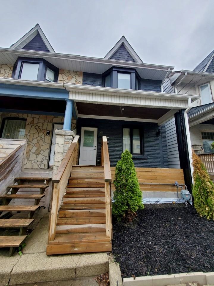 Queen St E & Carlaw Ave #3