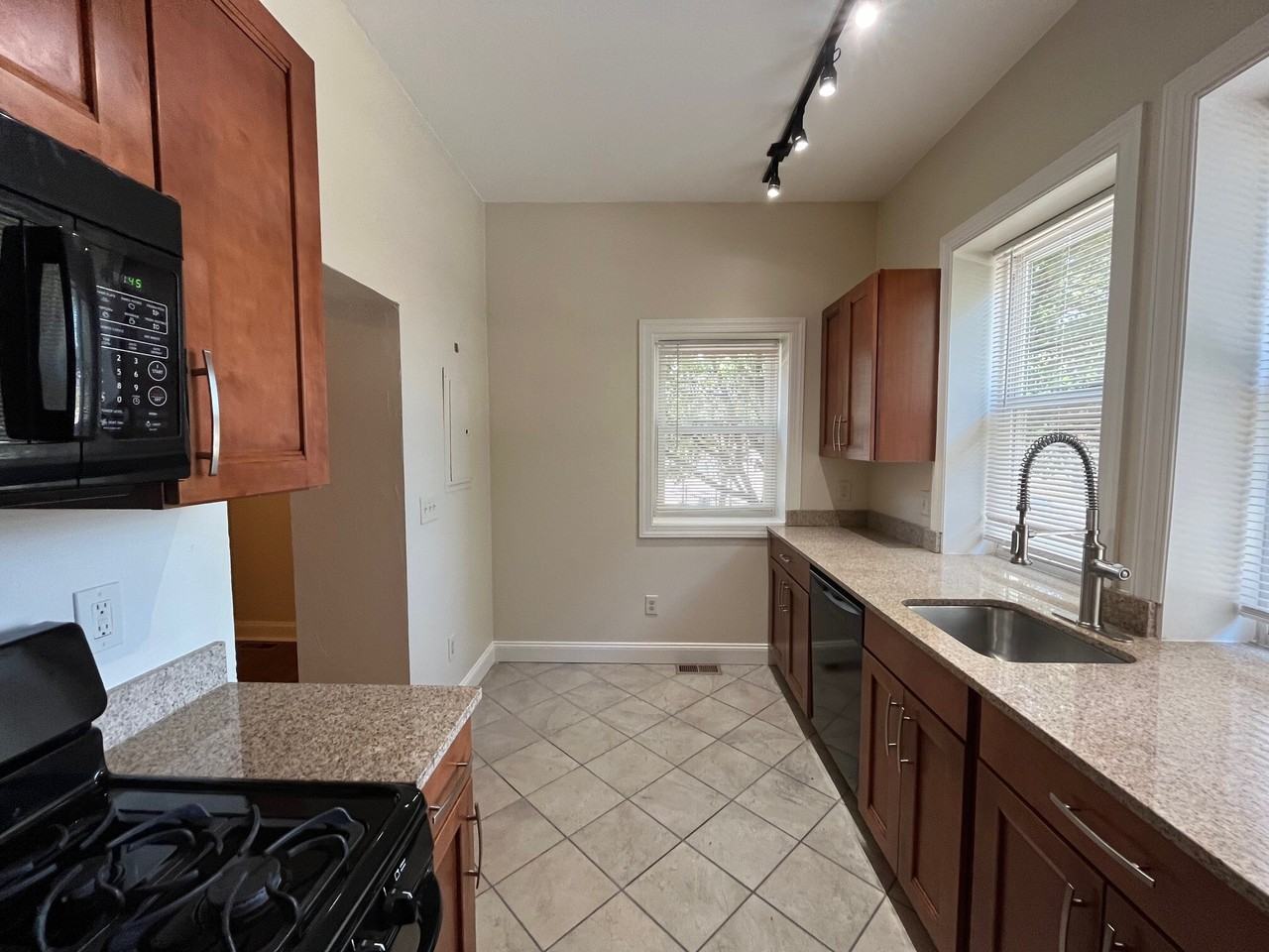 Baum 5519 - Photo 3 of 23