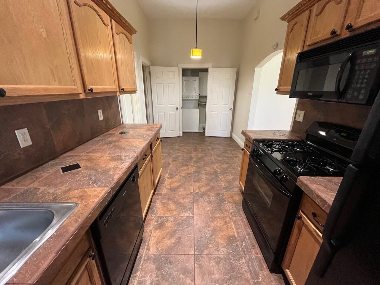 Fairmount 344 - Photo 3 of 24