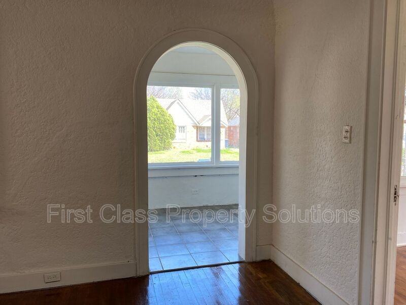 1801 N Jordan Ave - Photo 2 of 25