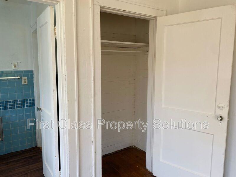 1801 N Jordan Ave - Photo 4 of 25