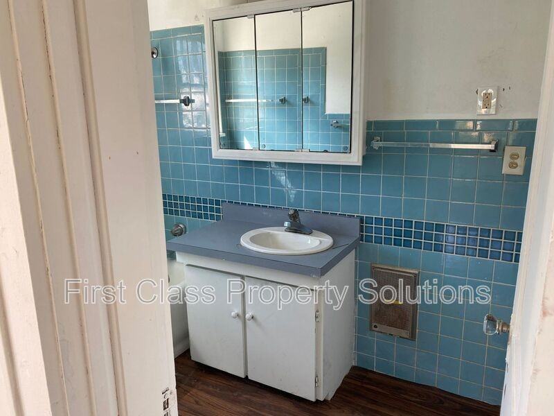 1801 N Jordan Ave - Photo 5 of 25