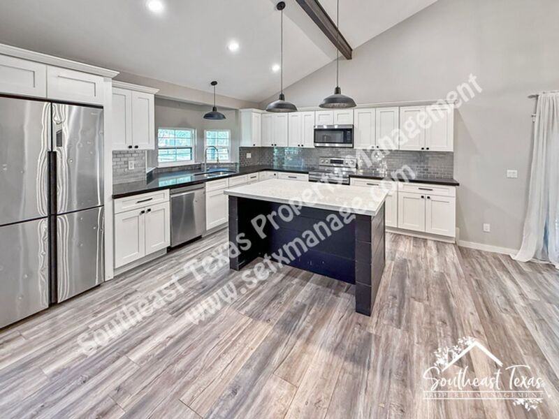 990 Springdale St - Photo 4 of 17