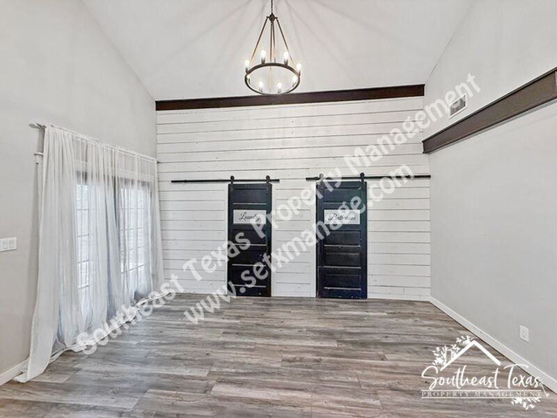990 Springdale St - Photo 7 of 17