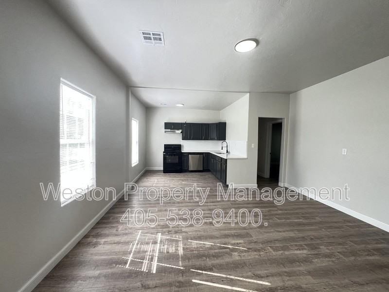 908 Nw 95th St - Photo 3 of 20