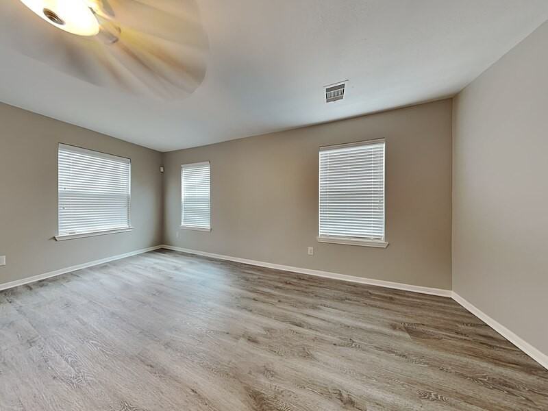 16326 Royal Fort Ln - Photo 4 of 20