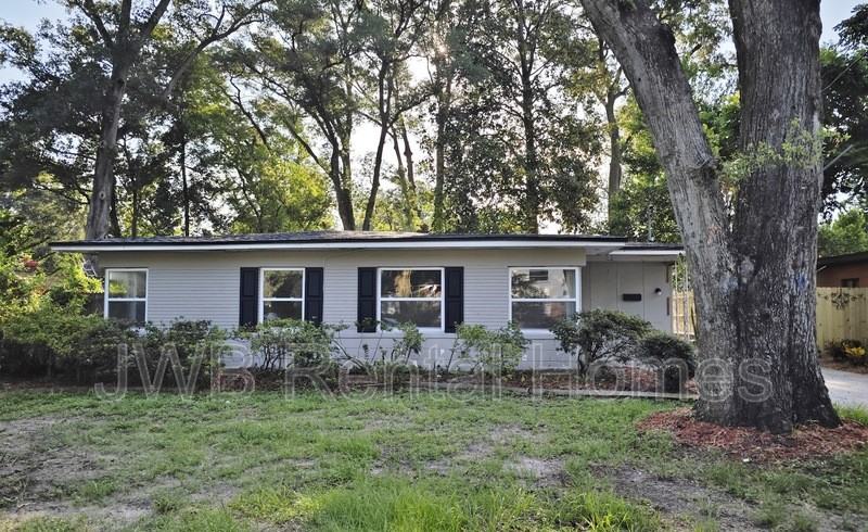 1931 River Bluff Rd N - Photo 2 of 10