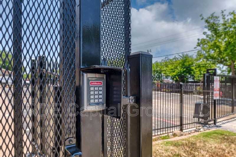 8021 W Elizabeth Ln #116 - Photo 7 of 20