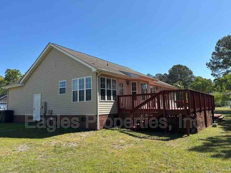 216 Waters Cir - Photo 2 of 17