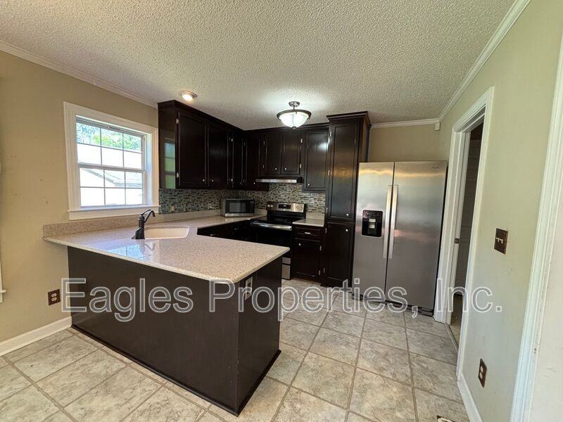 216 Waters Cir - Photo 5 of 17