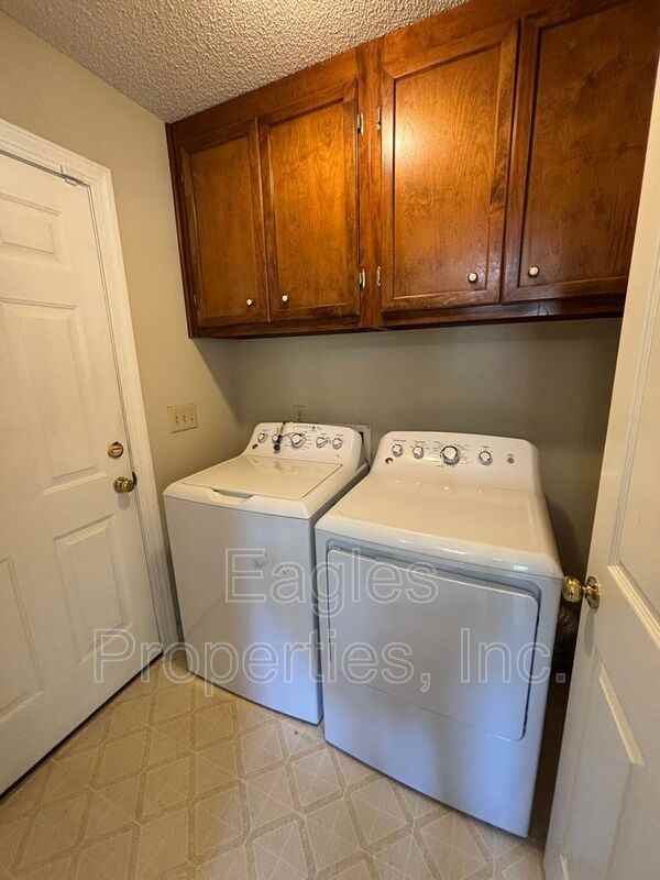 216 Waters Cir - Photo 6 of 17