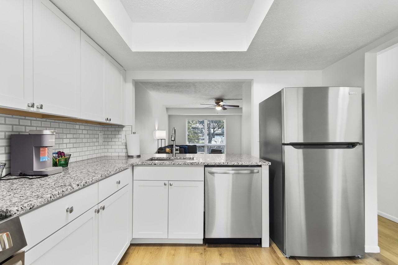 284 Randolph Road - Photo 6 of 37