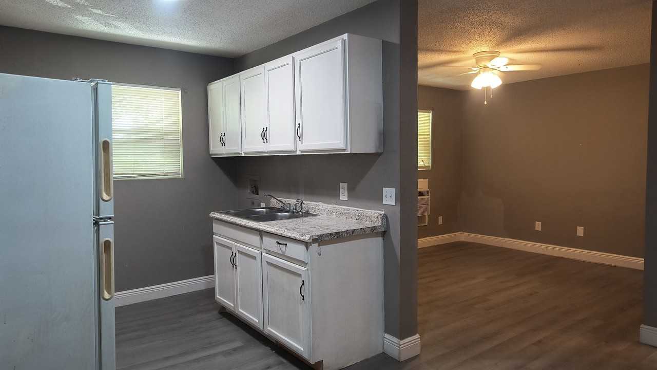 301 West 11th Avenue - Photo 6 of 9