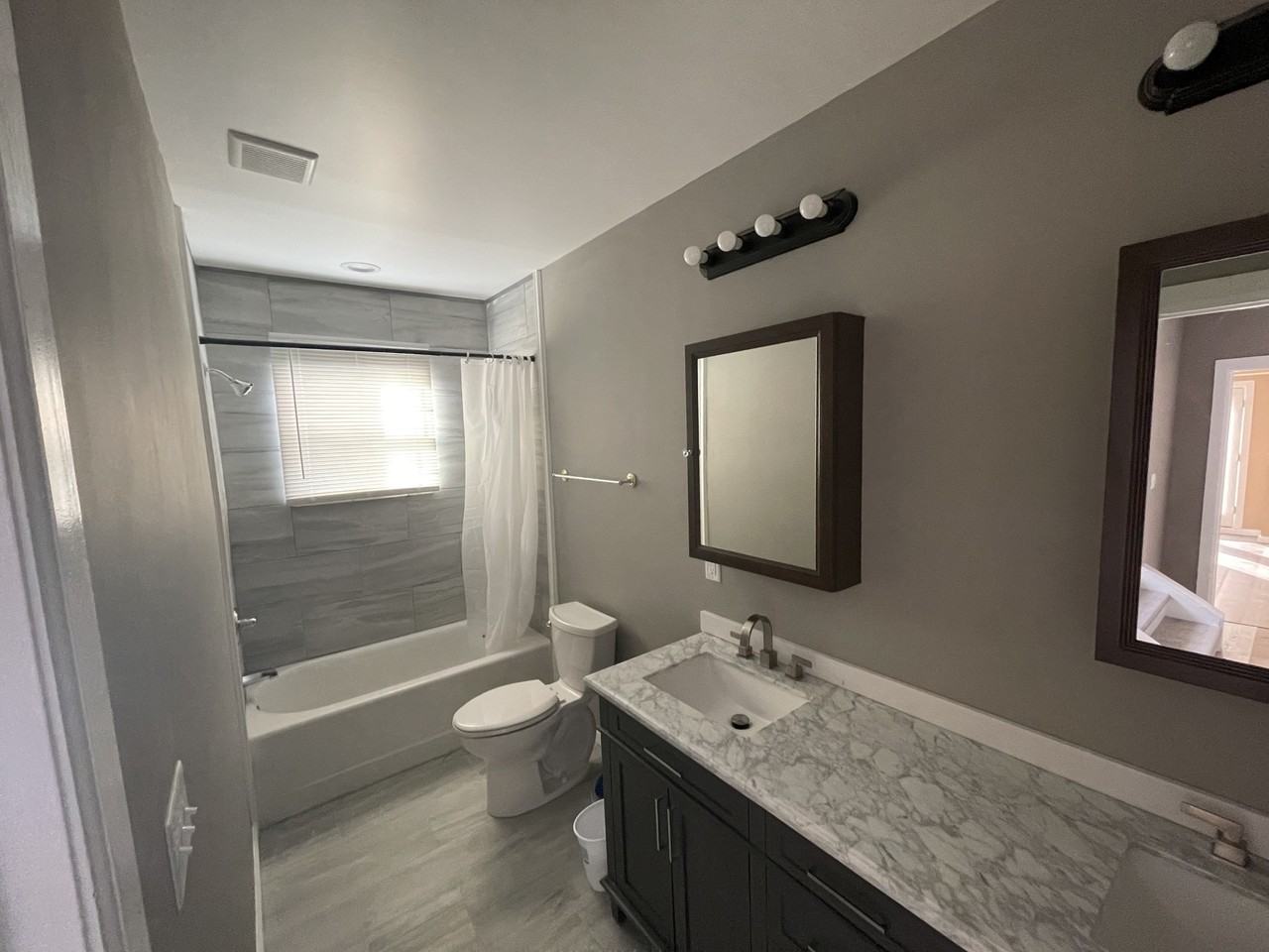 806 E38 - Photo 3 of 11