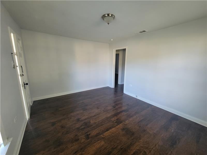 918 Preston St - Photo 3 of 17