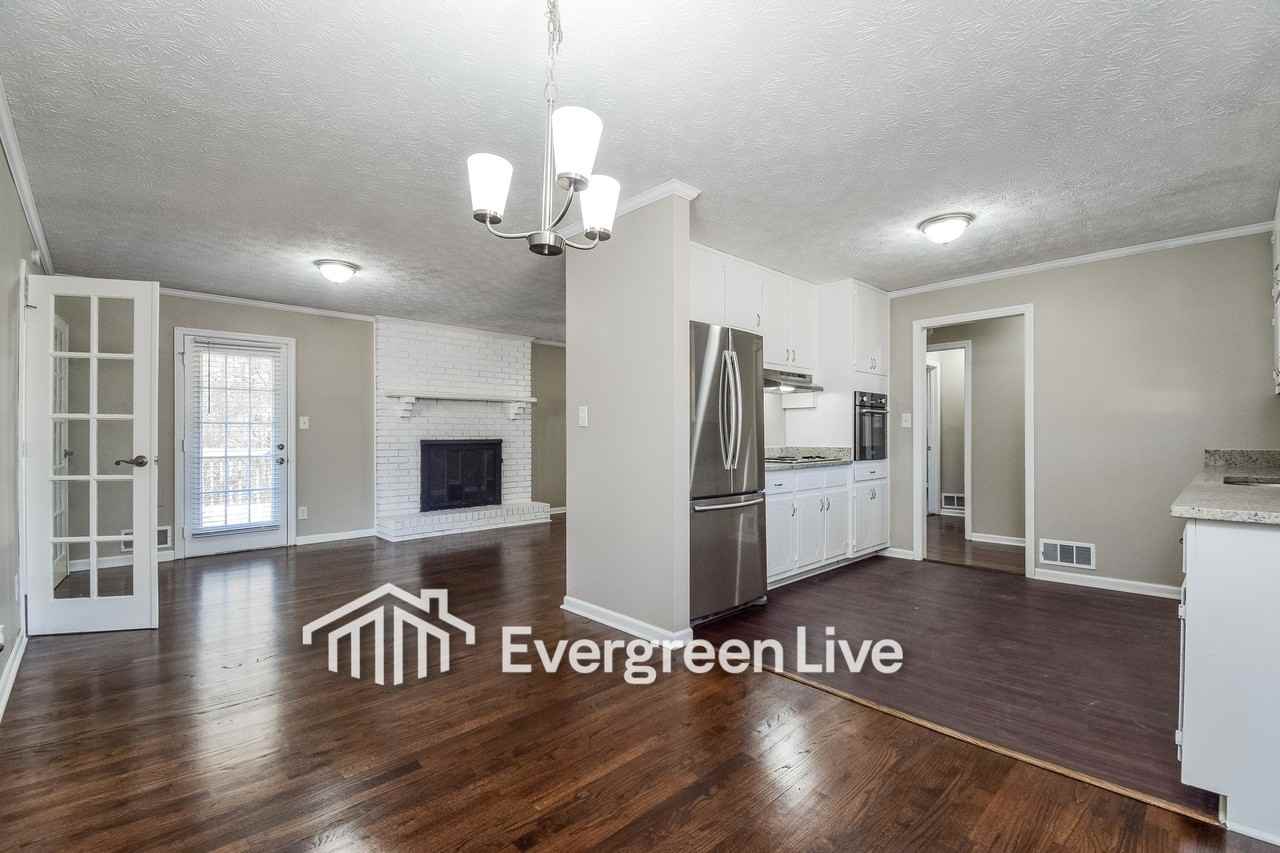 195 Southmoor Cir - Photo 6 of 21