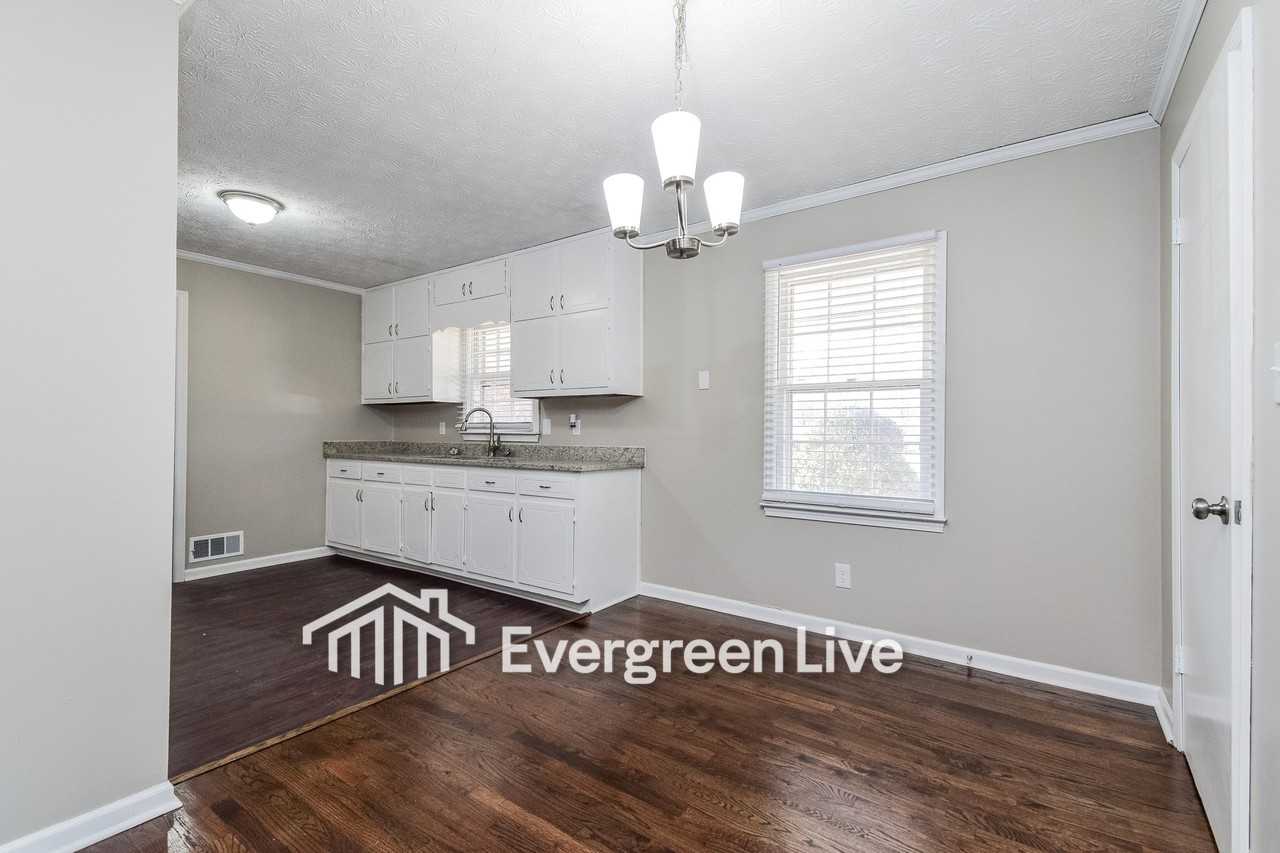 195 Southmoor Cir - Photo 7 of 21