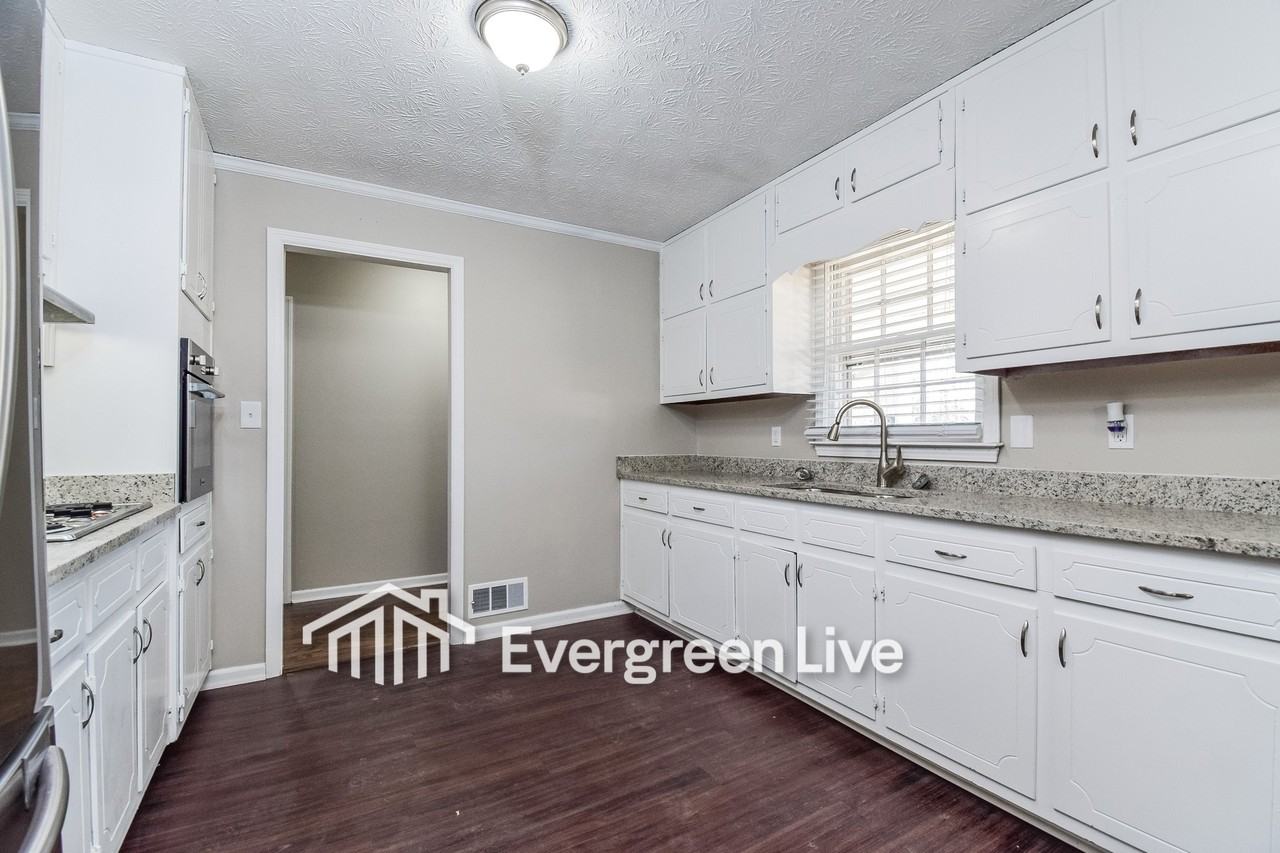 195 Southmoor Cir - Photo 4 of 21