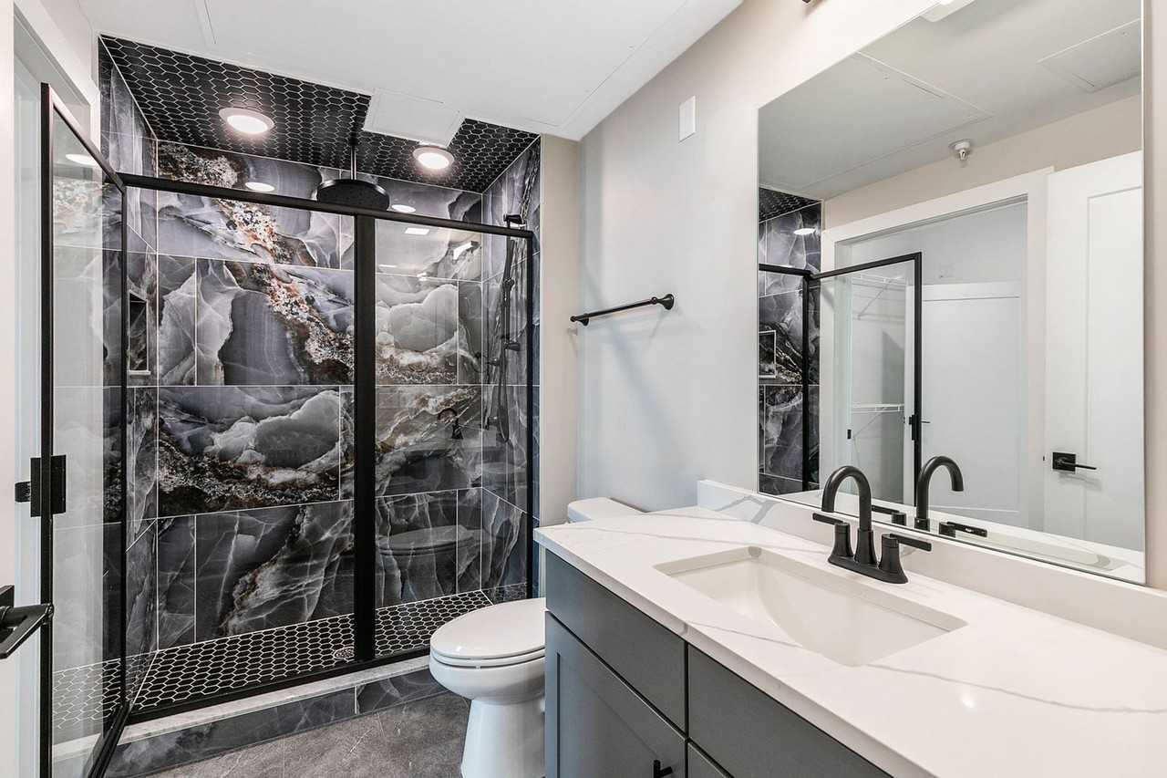 Evelyn - Photo 2 of 50