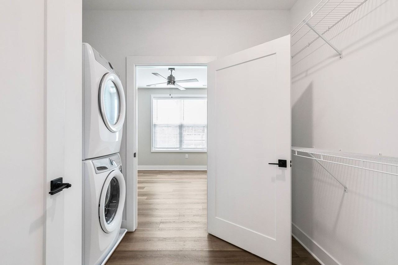 Evelyn - Photo 4 of 50