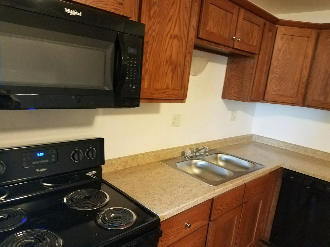 Crestwood Apartment - Photo 5 of 15