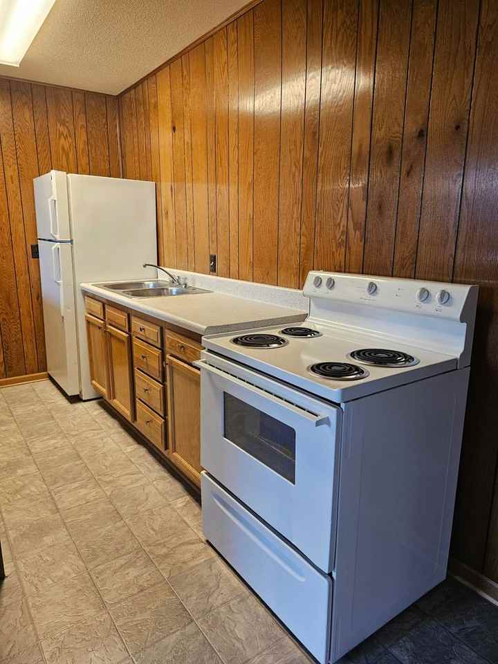 835 Fourth - Photo 4 of 10