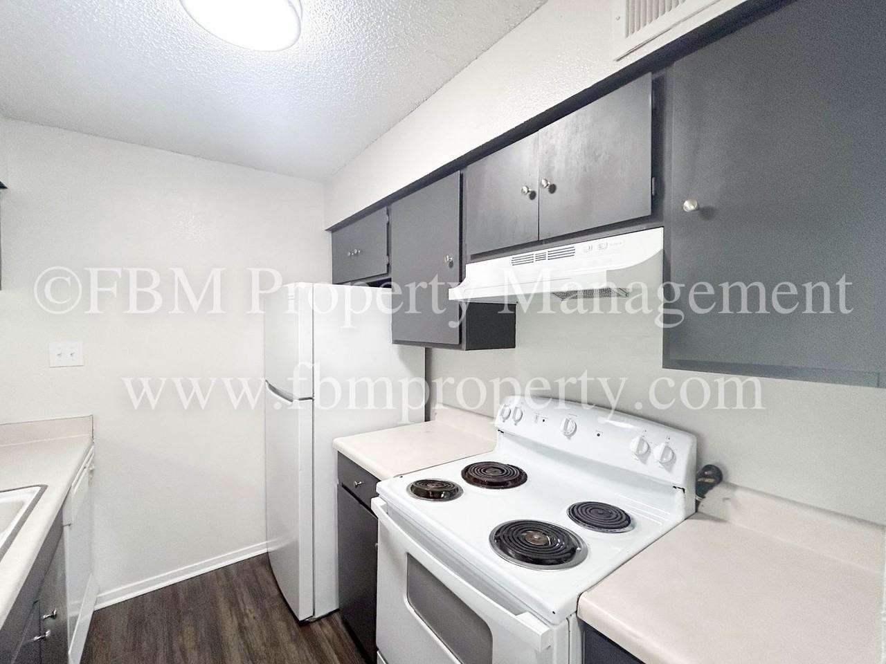 800 N Clay St #E - Photo 3 of 11