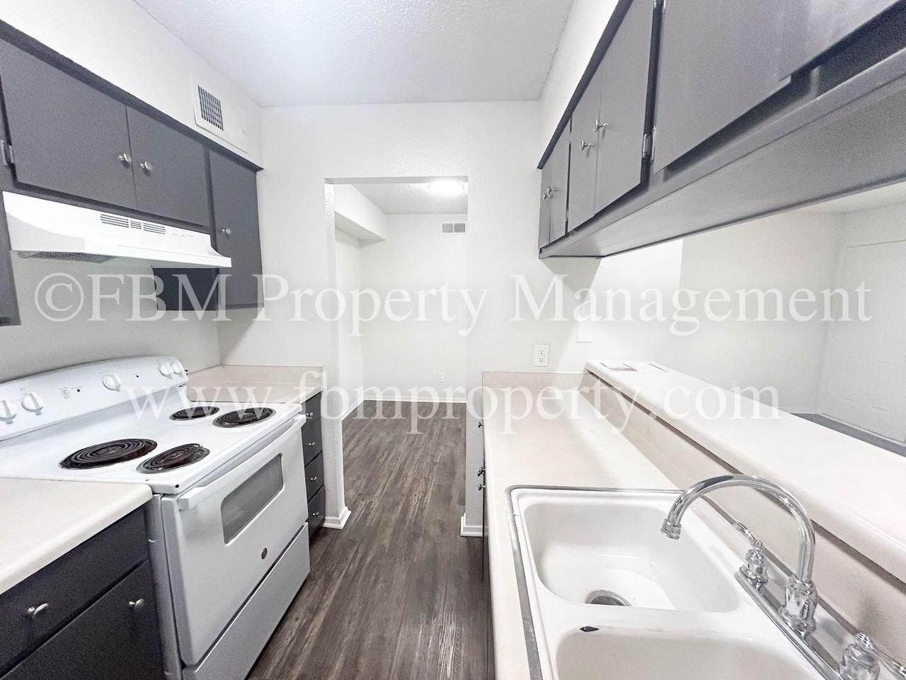 800 N Clay St #E - Photo 4 of 11