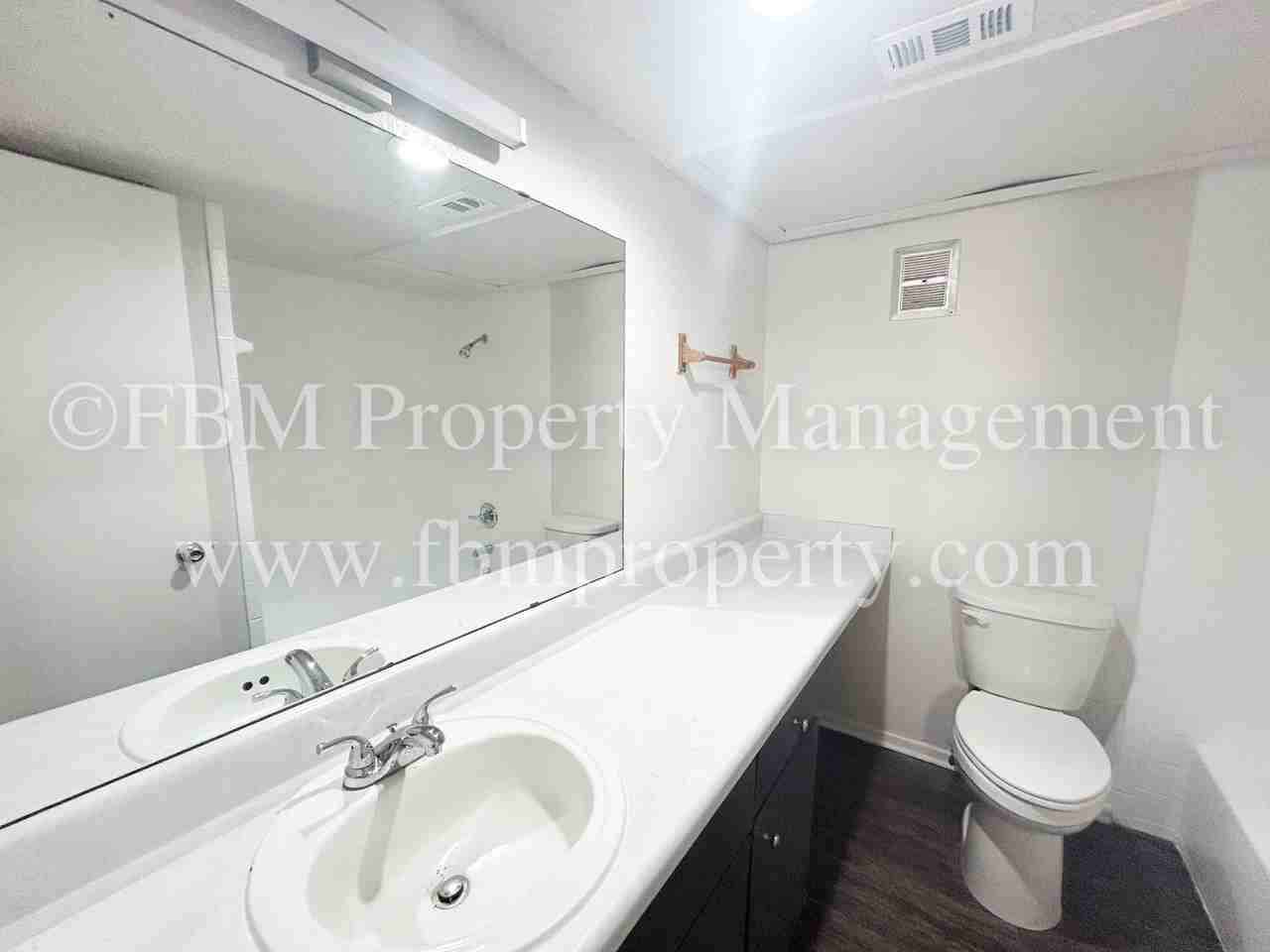 800 N Clay St #E - Photo 7 of 11