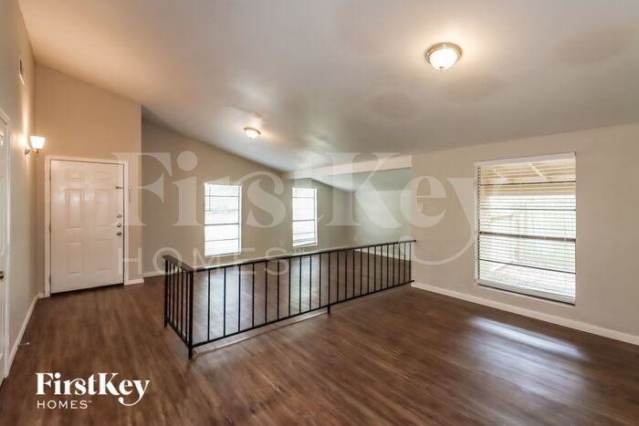 5111 Karenbeth Dr - Photo 3 of 15