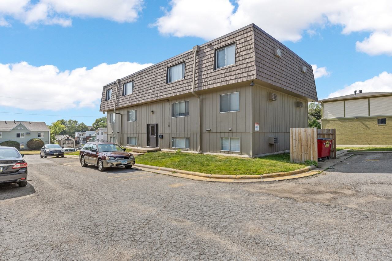 612 S Van Buren St #9 - Photo 2 of 12