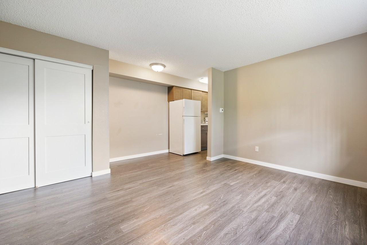 612 S Van Buren St #9 - Photo 3 of 12